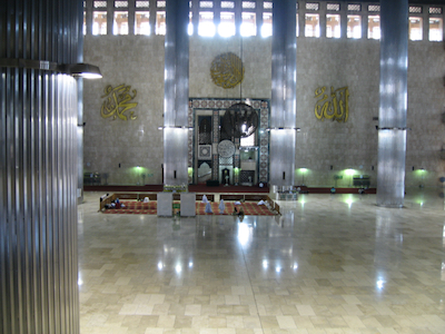Interior of Istiqlal