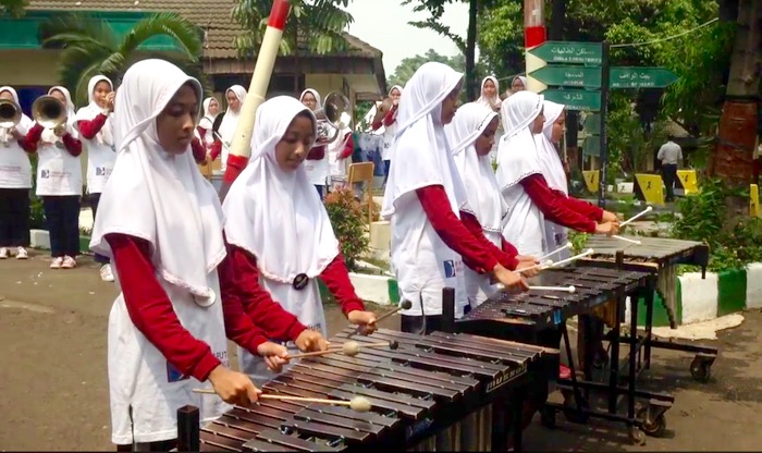 A musical ensemble of students at the Pondok Pesantren Darunnahjah boarding school greets participants in the International Association of Religion Journalists (IARJ) 2017 global conference near Jakarta, Indonesia.