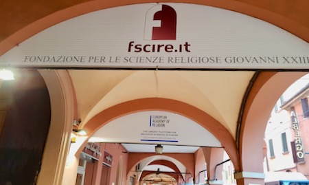 Fondazione per le Scienze Religiose Giovanni XXIII doorway arch