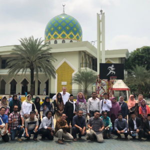 Participantes na conferência da IARJ em Jacarta, Indonésia
