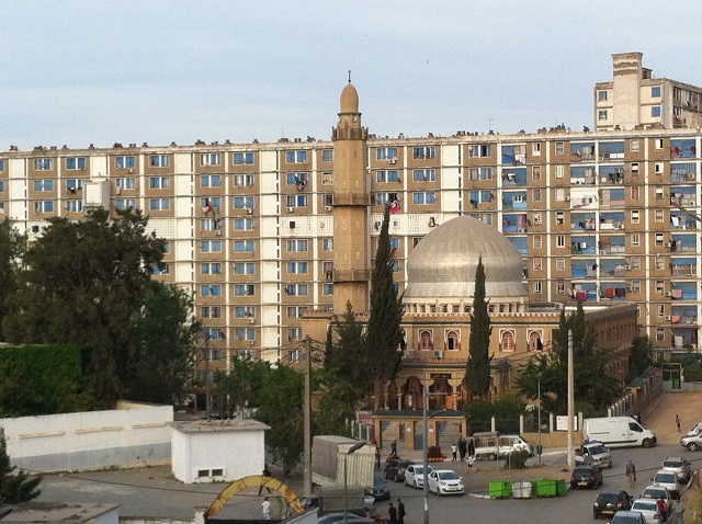 La mosquée Noor dessert une zone économiquement défavorisée à l'est d'Alger. Photo de Larbi Megari.