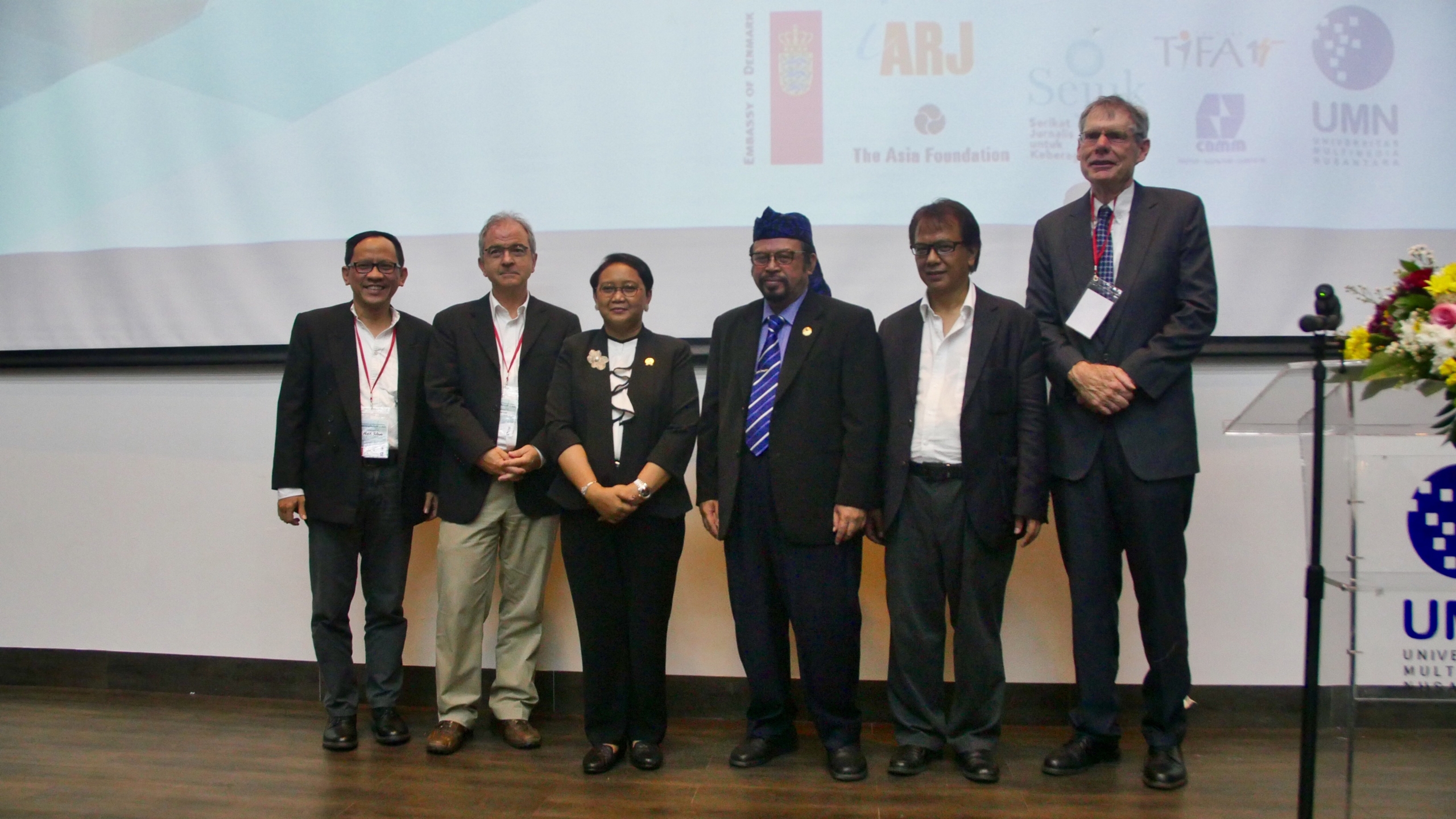 A group of journalists pose for photos at the 2017 IARJ Global Conference in Jakarta